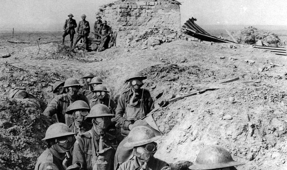 I-as Pasaulinis karas. Australų kariai su dujokaukėmis