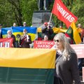 Vilniuje – keistas mitingas: mitinguojančius „užmėtė" vėliavomis