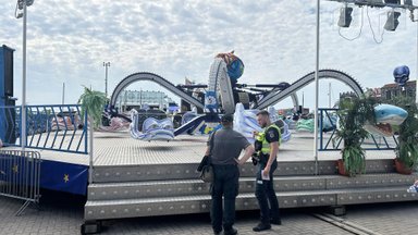 Iš karuselės Jūros šventėje iškrito vaikas ir vyras: policija atliko eksperimentą, įtariama, jog supynės kelia pavojų