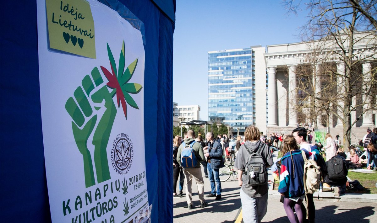 The cannabis' culture day in the front of the Parliament