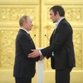 Rusijos prezidentas V. Putinas ledo ritulininkui A. Ovečkinui tuoktuvių proga padovanojo arbatos servizą
