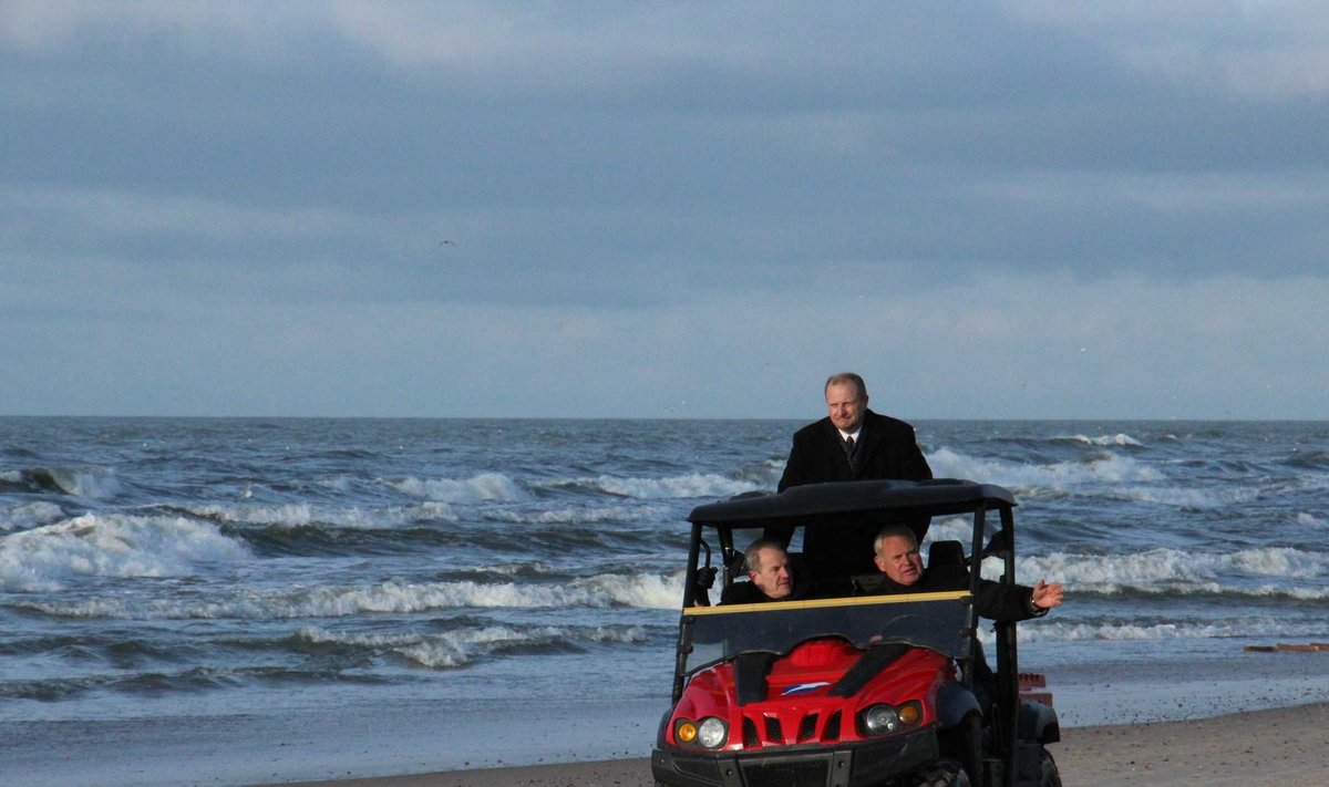 Aplinkos ministras ir Klaipėdos meras apžiūrėjo paplūdimius