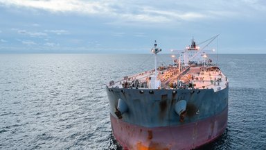 Rusijos naftos krovinių gabenimui – smūgis: nusirito iki mažiausio kiekio per beveik du mėnesius
