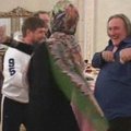 G.Depardieu šoko lezginką pas Čečėnijos lyderį R.Kadyrovą