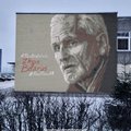 Lietuvos žinia Lukašenkos režimui: didžiulis Alesio Bialiackio portretas priešais ambasadą