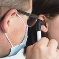 Vien tik išgirdus apie šią ausų procedūrą gali darytis nejauku: medikai perspėja dėl galimos žalos