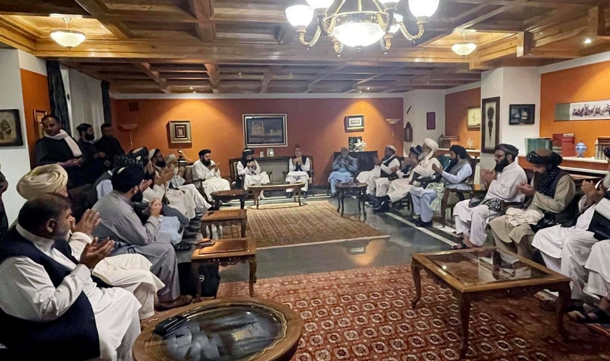 Talibano atstovai susitiko su H. Karzai ir A. Abdullah