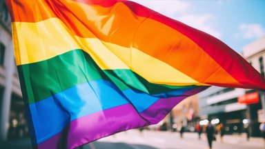 Ar įsiutusi motina klasėje nuo lentos nuplėšė LGBT vėliavą?