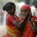 Kova su žaginimais Indijoje: draudžiami mobilieji ir šokiai