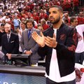 Reperis Drake'as diriguos pirmajam NBA apdovanojimų šou