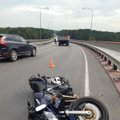 Alytuje į atitvarą rėžęsis motociklininkas prarado sąmonę