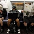 Niujorke vyko akcija „Pasivažinėk metro be kelnių“
