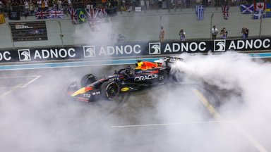 F-1 sezonas finišavo Verstappeno pergale ir Vettelio atsisveikinimu