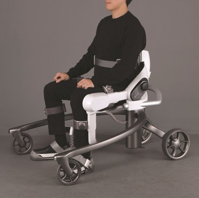 Pirmasis dėvimas robotas „CLOi SuitBot“