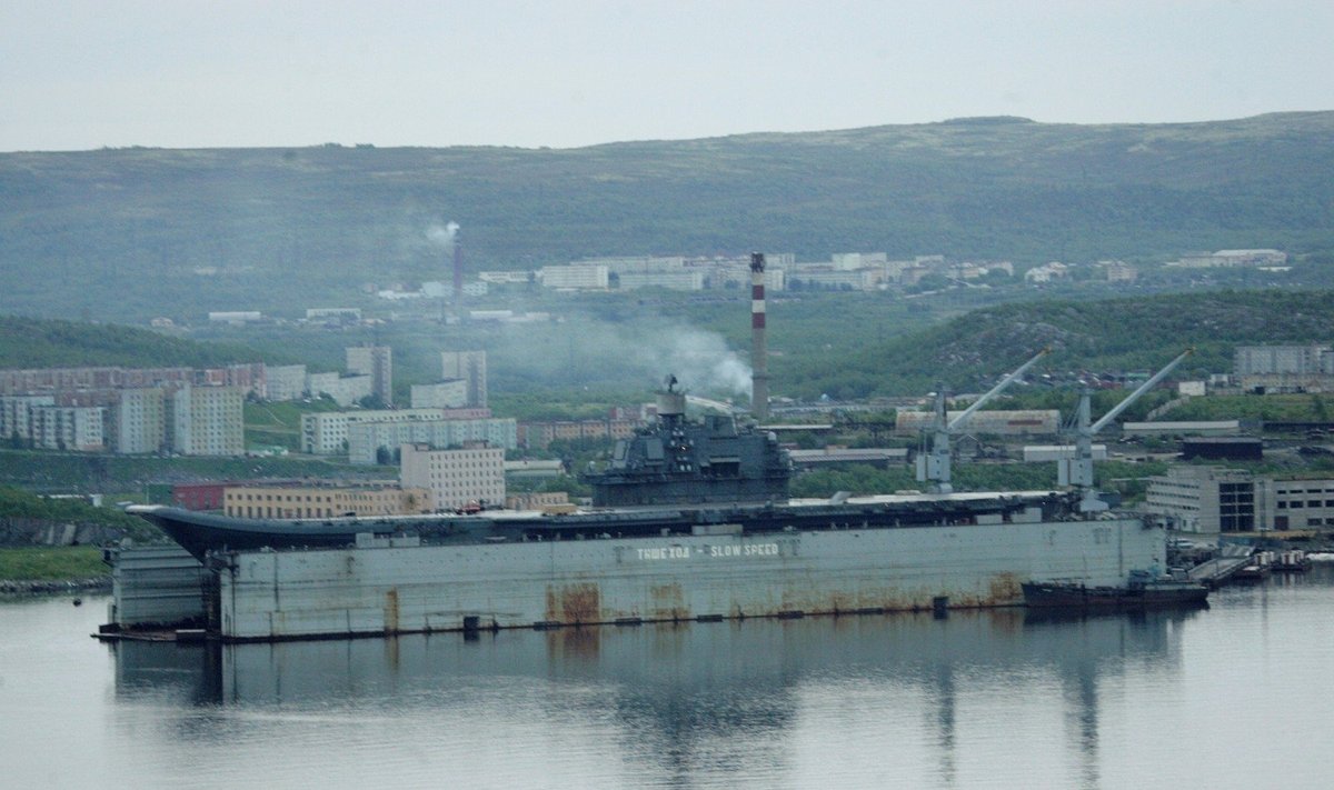 Lėktuvnešis „Admiral Kuznecov“ Murmansko uoste