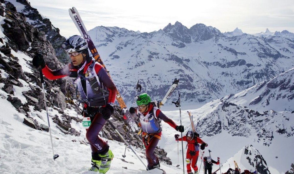 Šveicarijoje esančiose alpėse vyksta kalnų slidinėjimo varžybos