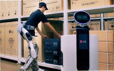 Pirmasis dėvimas robotas „CLOi SuitBot“