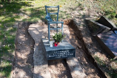 Vytauto Šapranausko kapavietė ruošiama naujiems darbams