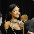 Rihanna viešumoje pademonstravo naują šukuoseną