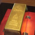 Auksas brangsta susilpnėjus JAV doleriui
