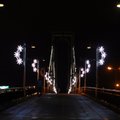 Kaunas ruošiasi Kalėdoms: šventiškai sužibo miesto tiltai