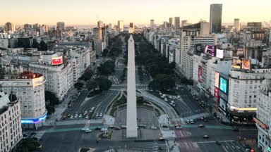 Argentiniečiai sukilo prieš griežtą prezidento Milei taupymo politiką