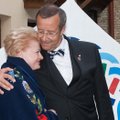 Президент Эстонии знает о слабости Грибаускайте к синему цвету