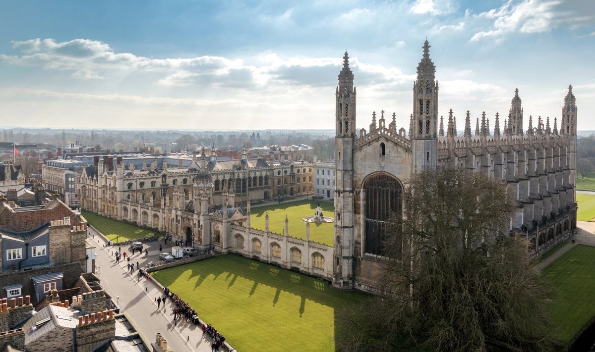 Kembridžo ir Oksfordo universitetuose vykstančios moksleivių stovyklos