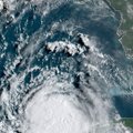 Iki uragano sustiprėjusi audra „Laura“ artėja JAV Meksikos įlankos pakrantės link
