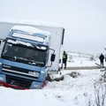 Rytų Lietuvoje rajoniniai keliai padengti sniegu ir slidūs