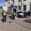 Вернувшиеся в Вильнюс люди напуганы: в гостиницу через черный ход в сопровождении полиции