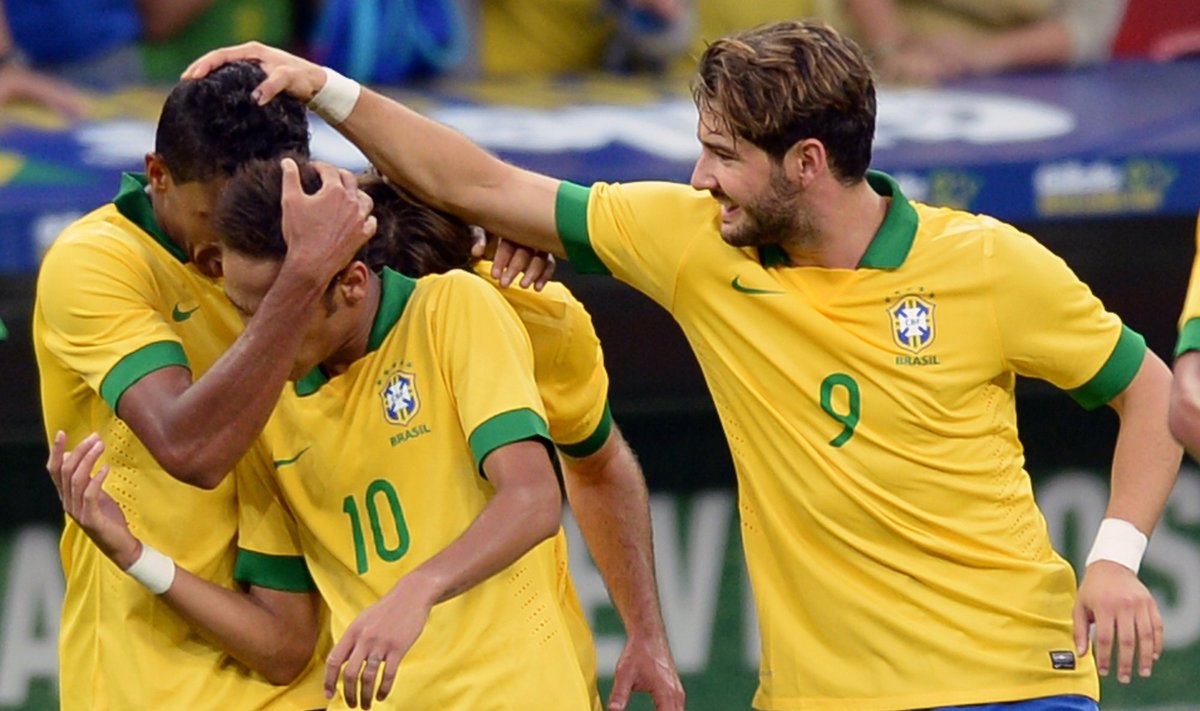 Komandos draugai sveikina Neymarą su pelnytu įvarčiu