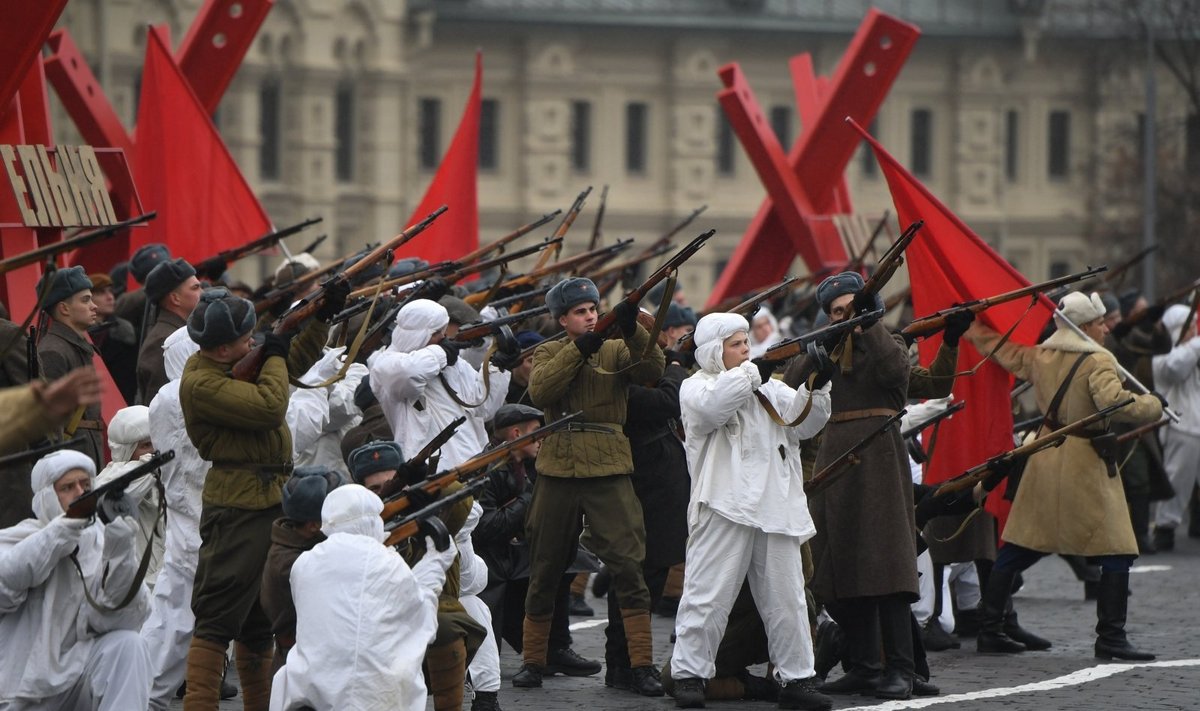 Maskvos Raudonojoje aikštėje surengta 1941-ųjų karinio parado reinscenizacija