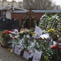 Praėjus 40 dienų po Navalno mirties šalininkai rinkosi prie jo kapo