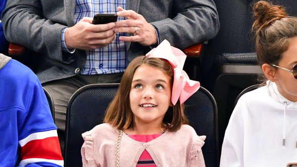 Katie Holmes ir Tomo Cruise'o dukra Suri homoseksualų eitynėse sužavėjo dosnumu