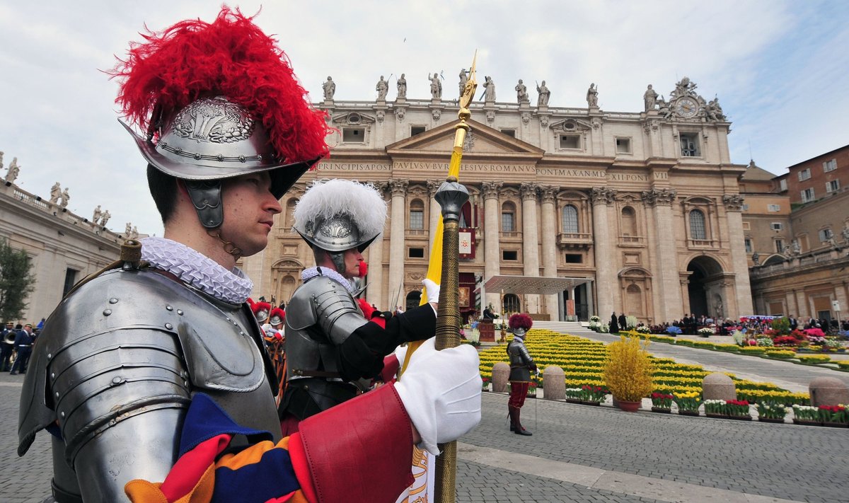 Šv. Petro bazilikoje Vatikane vyko tradicinės Velykų mišios.