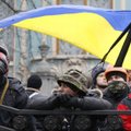 Permainos Ukrainoje: paskelbtas laikinasis prezidentas, nuo V. Janukovyčiaus nusisuka bendražygiai