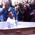 Vyrą iš mirusių „prikėlęs“ Afrikos pastorius turės atsakyti teisme