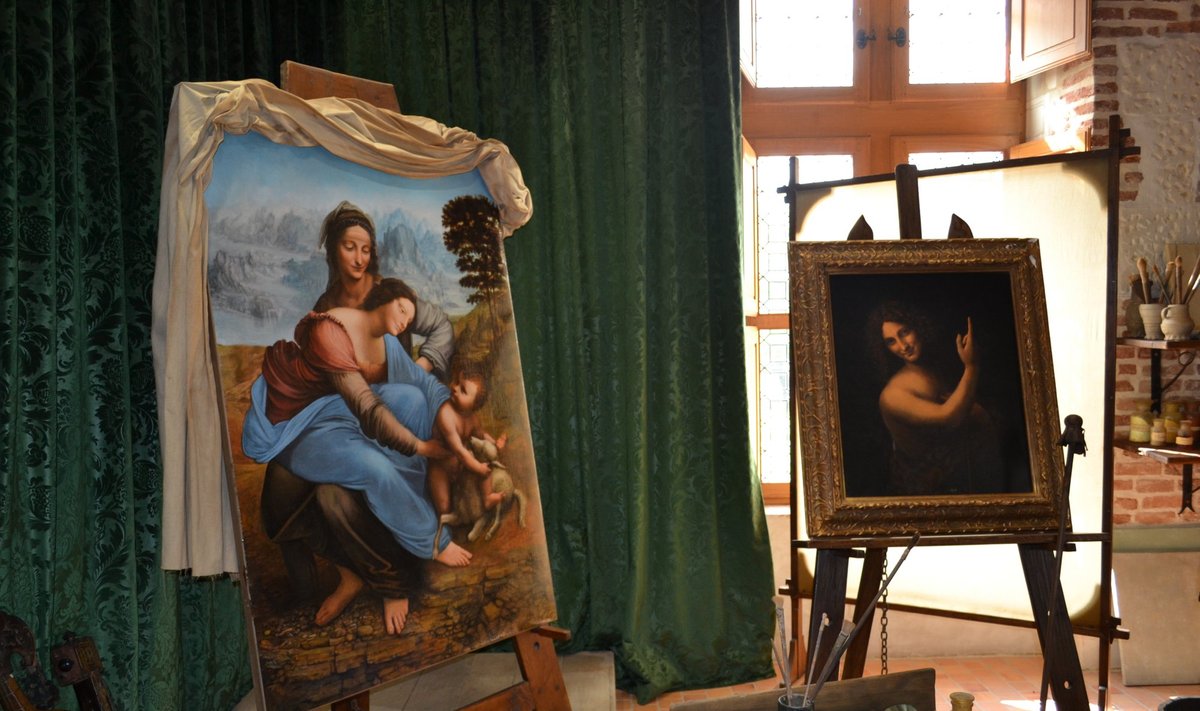 Atkurtose tapytojo dirbtuvėse jo „tebelaukia“ paveikslų kopijos.