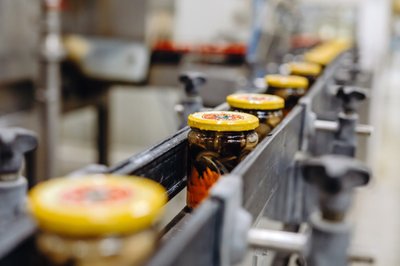 Kėdainių konservų fabrikas tvarumo siekia ir nuolat tobulindamas gaminių receptūras. Ant vartotojų stalo atsiduria puikų skonį išsaugantys, tačiau sveikatai palankesni, natūralesnės sudėties gaminiai.