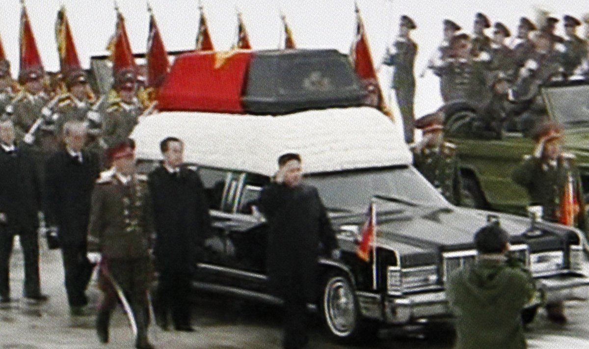 Laidojamas Kim Jong Ilas (Kim Čen Iras)