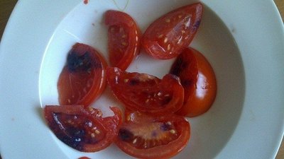Keistai pamėlę pomidorai