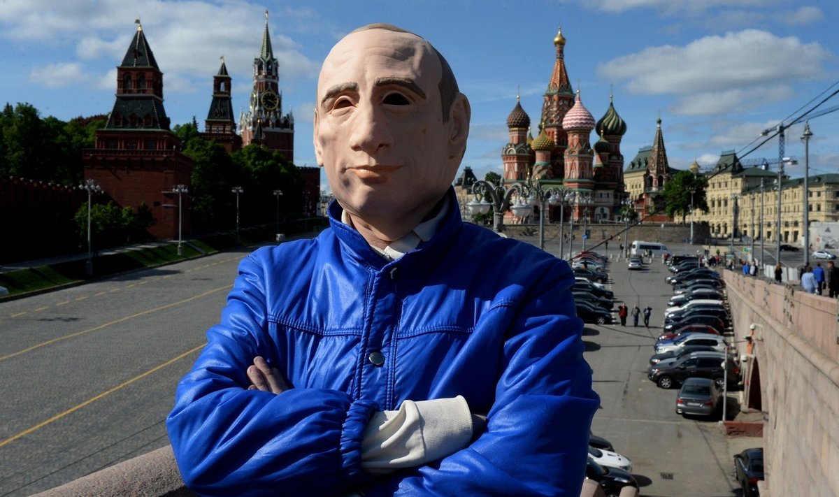 Romanas Roslovcevas su V. Putino kauke