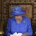 Internautai spėlioja: Elžbietos II mėlyna skrybėlė su geltonomis gėlytėmis pademonstravo jos poziciją dėl „Brexit“?