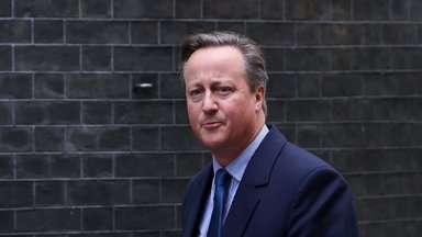Buvusį britų premjerą Davidą Cameroną lydėjo virtinė skandalų: teko aiškintis ir dėl sekso su negyvos kiaulės galva, ir dėl narkotikų
