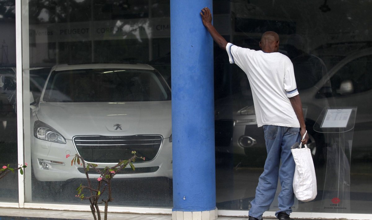 Kuboje leista prekiauti naujais automobiliais 
