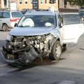 Kaune susidūrę trys automobiliai užkišo eismą pagrindine gatve