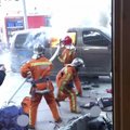 Šanchajuje automobiliui įsirėžus į būrį pėsčiųjų sužeisti 18 žmonių