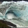 Perito Moreno ledyne Argentinoje pasikartojo įspūdingas gamtos reiškinys