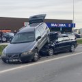 Neeilinis dviejų „Volvo“ susidūrimas Vilniaus r.: girto vyro vairuojamas automobilis palindo po kitu
